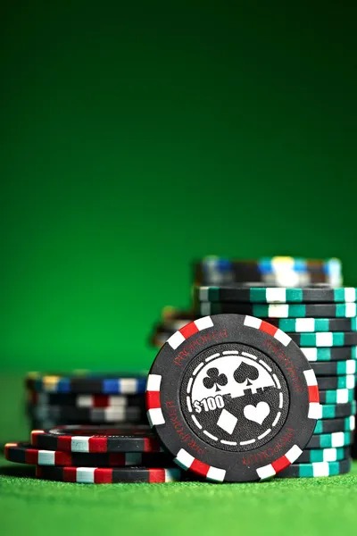 Dragon Tiger live table on jet77 login showing dealer cards and betting positions